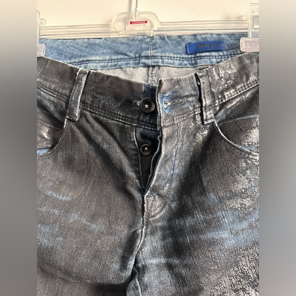 Mid rise jeans. Size 27. Length 34. Great condition. - Picture 2 of 3